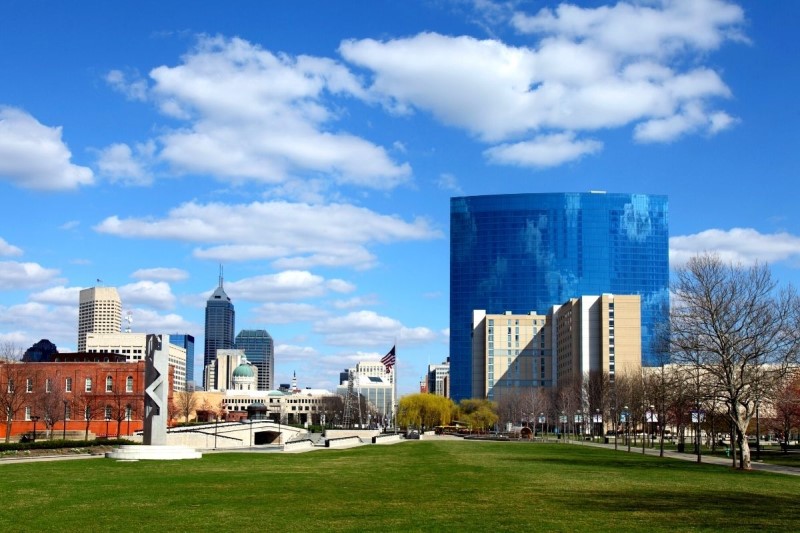 downtown Indianapolis in springtime, 5 things to know before moving to Indianapolis