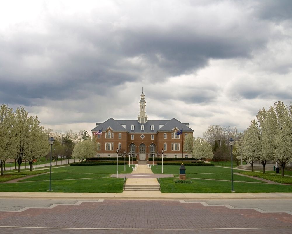 Carmel Indiana city hall, 3 reasons why Carmel Indiana is Indianapolis's most popular suburb