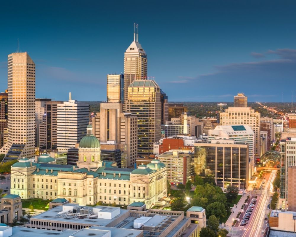 Downtown Indianapolis with the capital building at dusk, The Controversial times zones in Indianapolis (2)