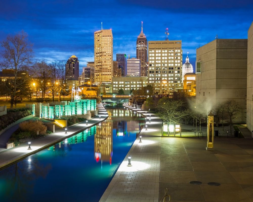 Indianapolis canal at night, Get to know Indianapolis in one Weekend (4)