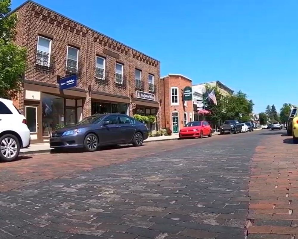 Downtown Zionsville, 3 Reasons to live in Zionsville Indiana