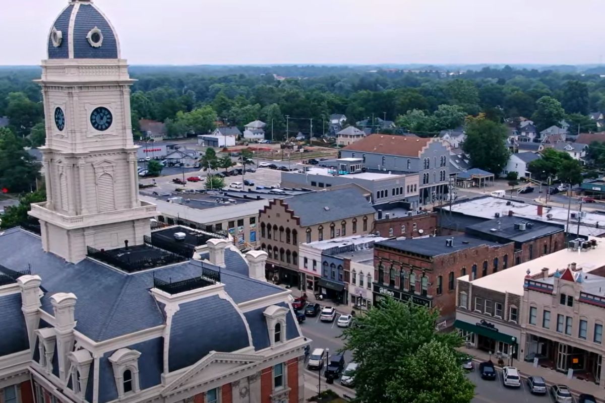 aerial view of Downtown Noblesville Indiana, Best Downtown Suburbs of Indianapolis image