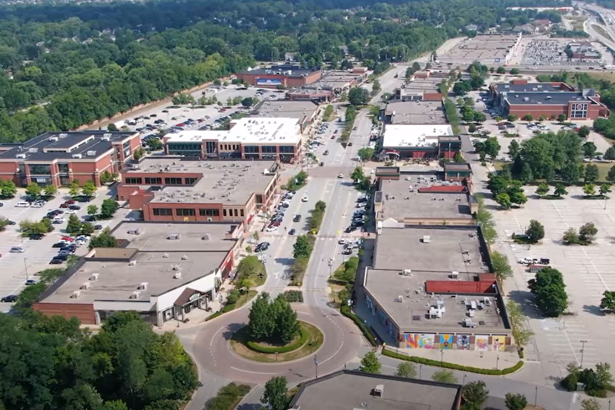 Aerial of Indy suburb roundabout, Pros & Cons of Northern Indianapolis Suburbs (1)