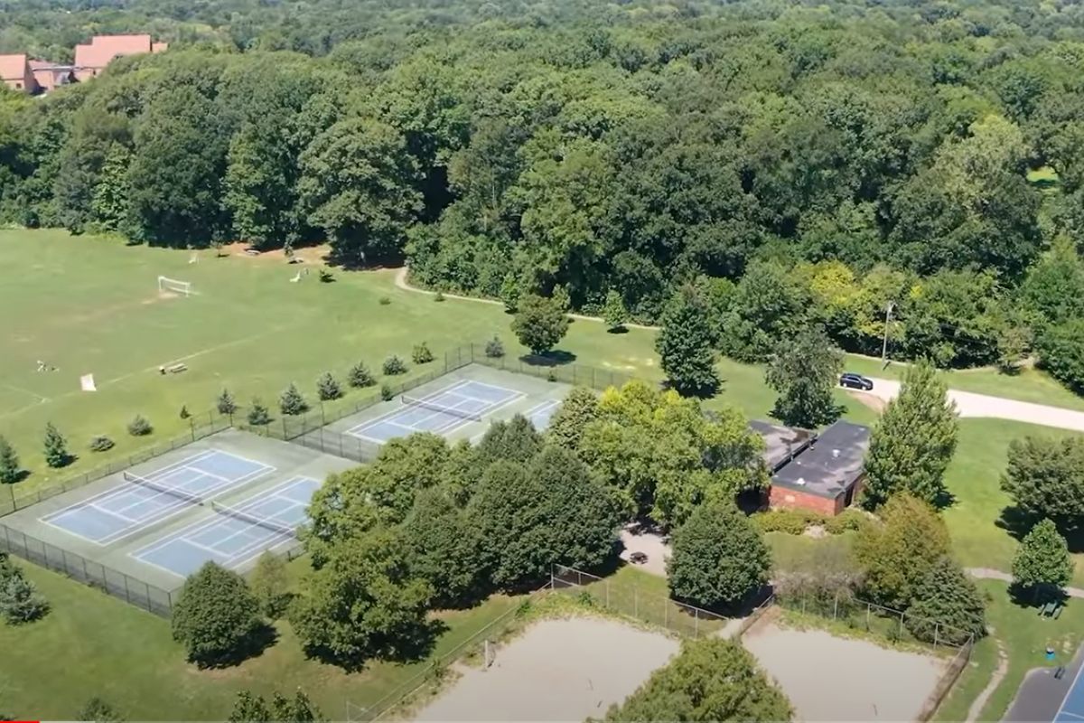 tennis courts in Indy suburb park, Parks in & around Indianapolis (4)