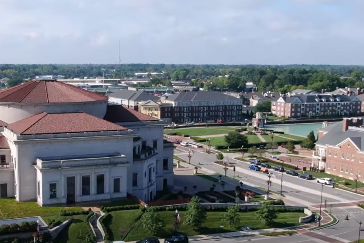 beautiful Indy suburb downtown area, How to get to know the Indianapolis suburbs if you've never been there (1)